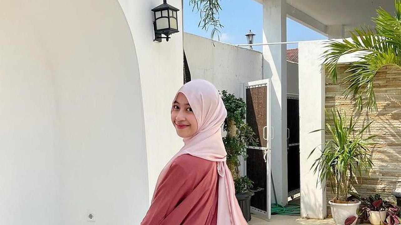 Dikabarkan Akan Segera Menikah, Ini Sosok Adiba Khanza Putri Umi Pipik dan Mendiang Uje