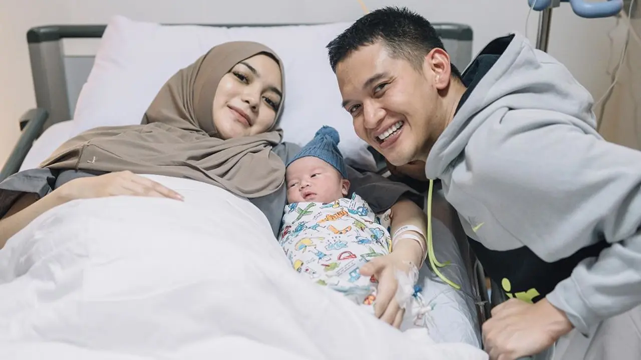 Citra Kirana, Rezky Adhitya, dan Keene Atharrazka. (Foto: Instagram @citraciki)