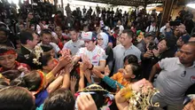 Pembalap Repsol Honda, Marc Marquez, ketika menyambangi pertunjukan Angklung, di Saung Udjo, Bandung, Jawa Barat, Minggu (10/2/2019) (Istimewa)