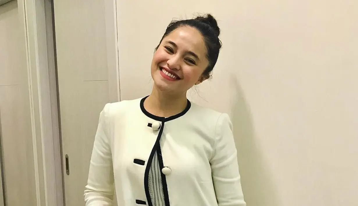 Marshanda menjajal kemampuannya dalam sebuah film horor yang berjudul The Secret: Suster Ngesot Urban Legend. (instagram/marshanda99)