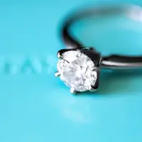 Ilustrasi cincin berlian (Photo by __ drz __ on Unsplash)