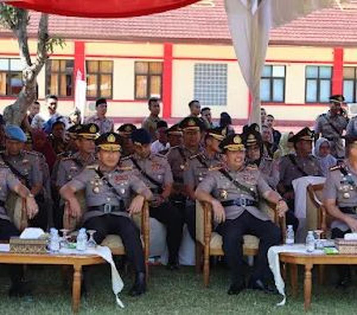 Kapolda Banten Irjen Pol Abdul Karim pimpin upacara pelantikan Pendidikan Pembentukan Bintara (Diktuba) Polri Gelombang II Tahun 2023 di SPN Mandalawangi Polda Banten pada Kamis (21/12) pagi.