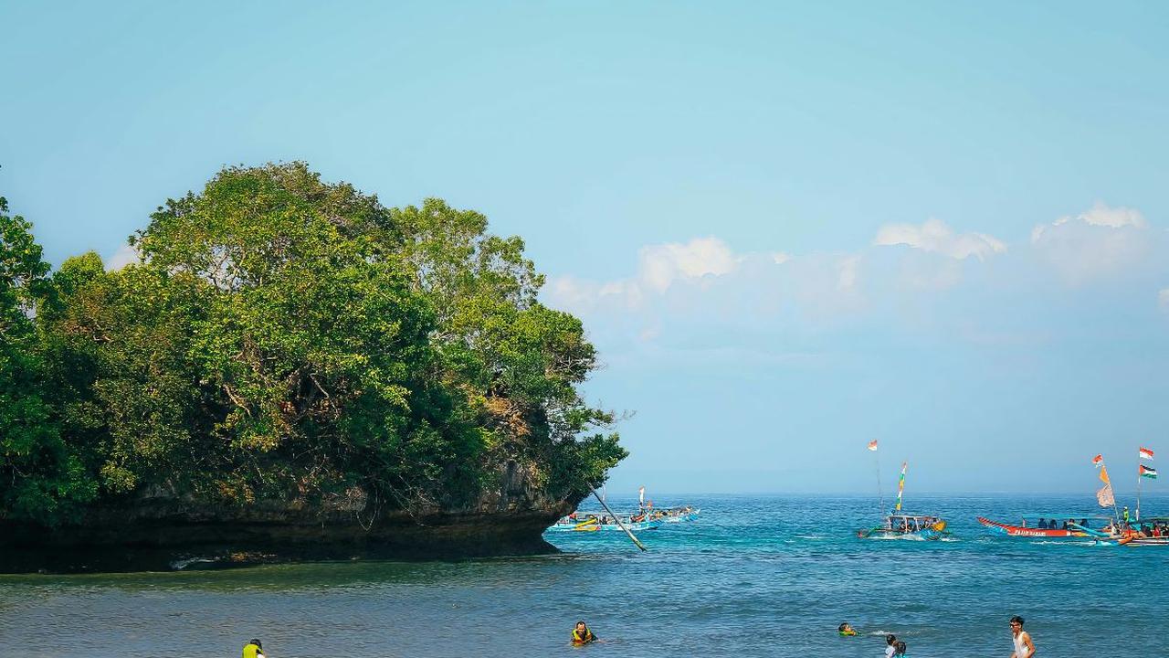 3. Pangandaran, Pesona Pantai dan Keindahan Laut<br>
