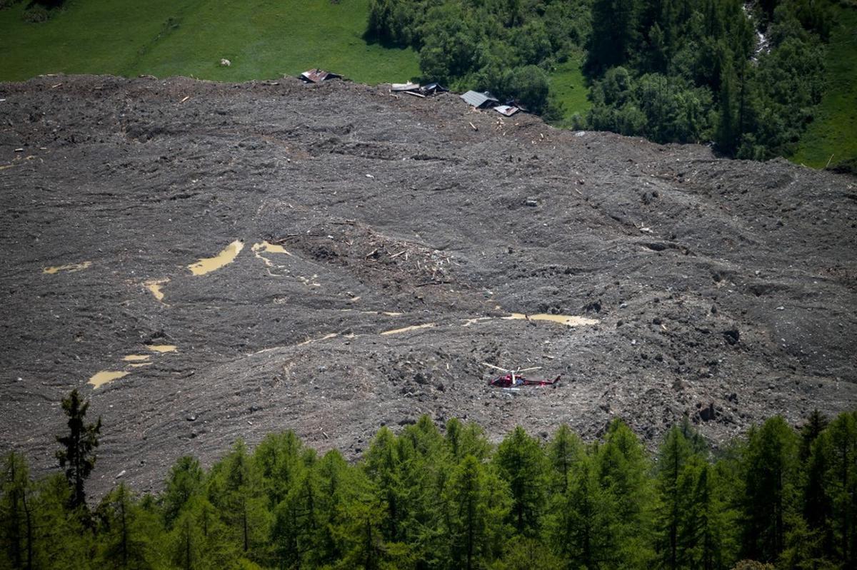 Kondisi desa terindah di Swiss terkubur reruntuhan gletser Pegunungan Alpen