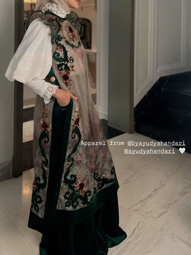 Paula Verhoeven sukses menciptakan kesan effortless beauty yang anggun dan berkelas di 8th Anniversary MS Glow (Instagram/@paula_verhoeven)