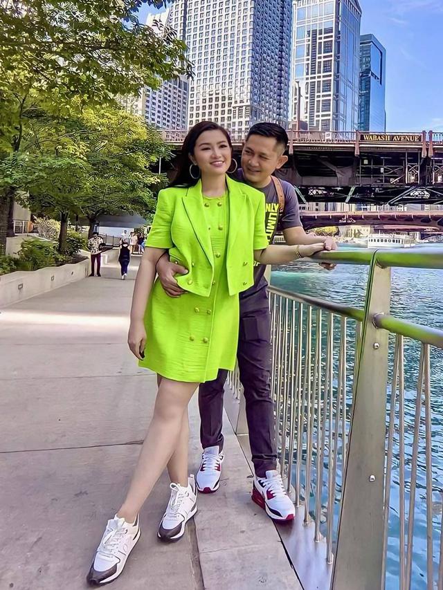 FOTO: Jalani 7 Tahun Pernikahan, Ini Momen Mesra Fitri Carlina dan Suami