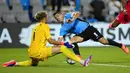 Uruguay nyaris kalah andai pemain seniornya Luis Suarez tak menciptakan angka telat saat injury time. (AP Photo/Jacob Kupferman)