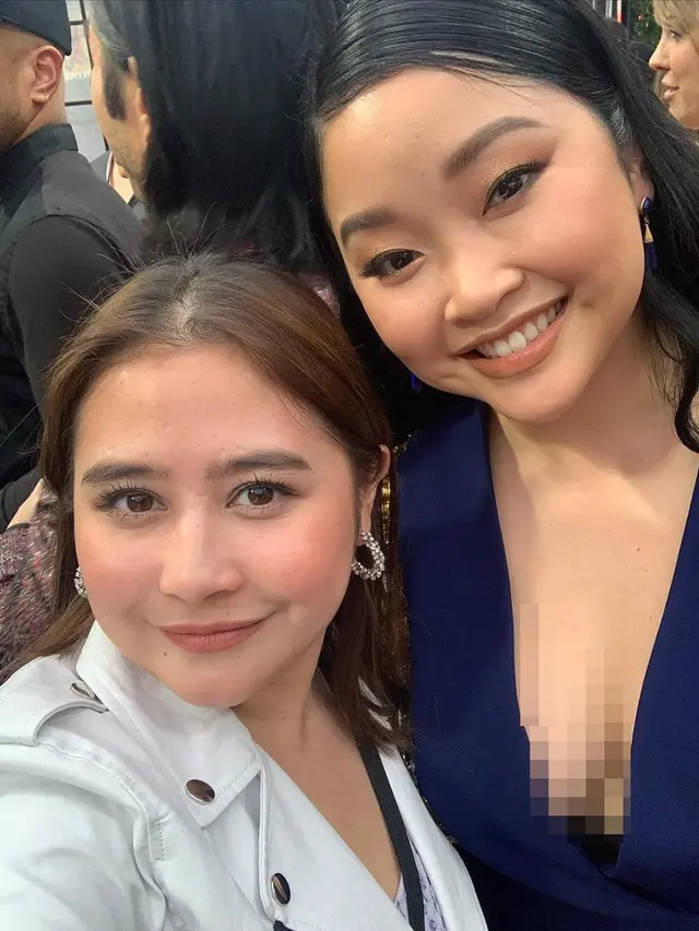 Potret Prilly Latuconsina hadiri premiere film Mulan di Los Angeles