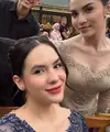 Elina Joerg dan Steffi Zamora di Pernikahan Jennifer Coppen dan Justin Hubner. [@steffizamoraaa]