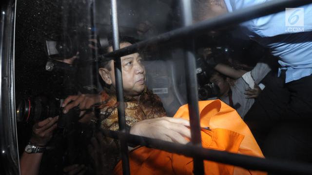 Dikawal Ketat, Setya Novanto Kembali Masuk Mobil Tahanan KPK