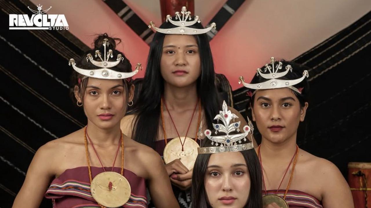 7 Potret Yasmin Napper dalam Balutan Tais Timor, Tampil Flawless dan Tuai Pujian
