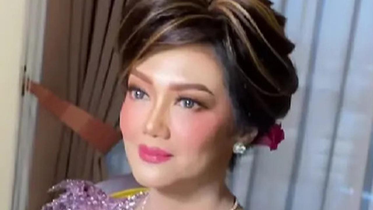 6 Model Sanggul Ala Bella Saphira yang Cocok Dipakai Wanita Usia 50+, Bikin Penampilan Jadi Elegan dan Berkelas