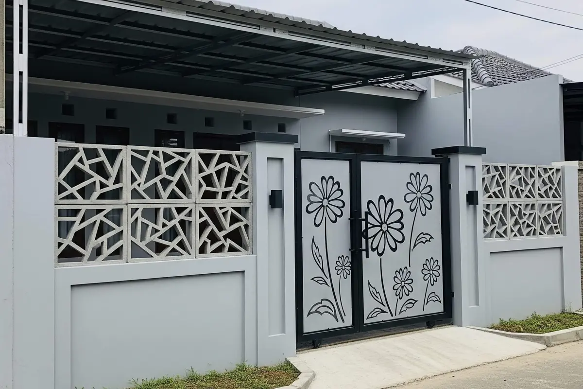 Pagar Beton Kombinasi Besi Minimalis dan Estetik