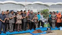 Dalam kesempatan itu, SBY menyempatkan melakukan penanaman pohon di lingkungan Bandara Kualanamu (Rumgapres/Abror Riski)
