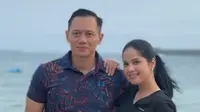 Annisa Pohan dan Agus Yudhoyono alias AHY baru-baru ini ke Bali. Mereka sempat bersepeda santai ke Pantai Sanur dan melihat festival layang-layang. (Foto: Dok. Instagram @agusyudhoyono)