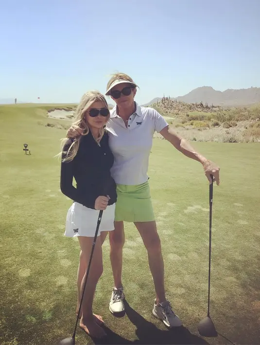 Keduanya kerap menghabiskan waktu main golf bersama, bersiap-siap hadir ke red carpet bareng, dan lain sebagainya. (instagram/hutchins_sophia)