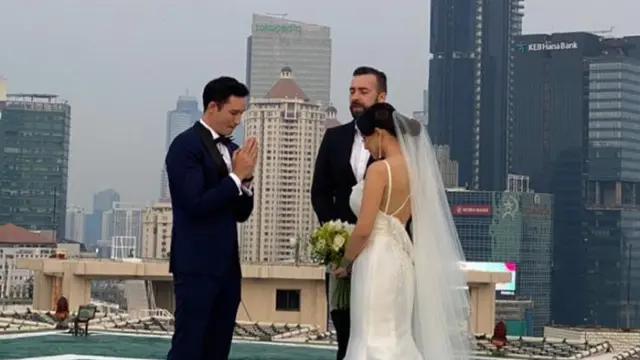 Mike Lewis lepas masa duda