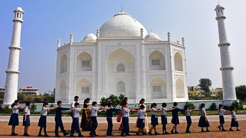 Pria India membangun rumah replika Taj Mahal untuk istri