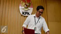 Kabiro Humas KPK, Febri Diansyah usai memberi keterangan pers di gedung KPK, Jakarta, Selasa (6/12). Setelah Taufiqurahman ditetapkan sebagai tersangka, KPK melakukan penggeledahan beberapa tempat di Nganjuk dan Jombang.  (Liputan6.com/Helmi Affandi)