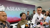 Menteri Luar Negeri (Menlu) RI Retno Marsudi saat mengunjungi media centre dalam rangka persiapan Pertemuan ke-56 Menlu ASEAN (AMM) yang akan dimulai Selasa (11/7/2023). (Liputan6.com/Benedikta Miranti)