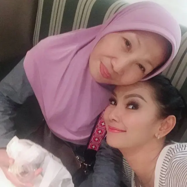 Potret Kalina dengan sang ibunda.