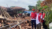 Ketua Umum Palang Merah Indonesia (PMI) Muhammad Jusuf Kalla (JK) saat meninjau lokasi gempa Cianjur, Jawa Barat. (dok PMI)