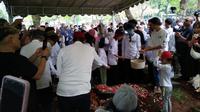 Prosesi Pemakaman Bunda Iffet (Foto: Liputan6.com/ Edu Krisnadefa)
