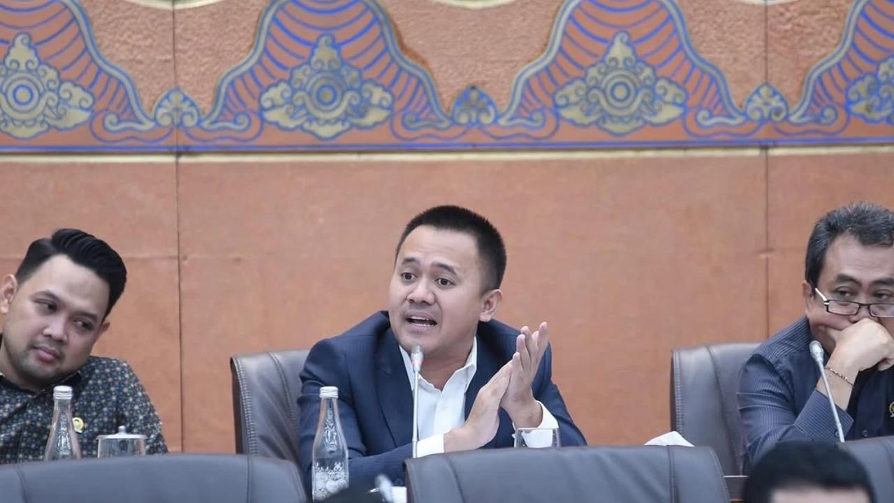 VIDEO: Emosi Mufti PDIP "Purbaya Benar! Pertamina Sengaja Malas-malasan, Kalah Sama Mafia"
