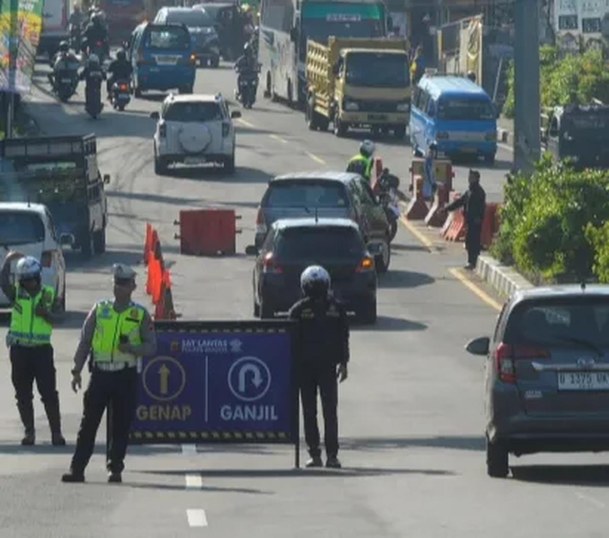 Pengamat Tata Kota, Yayat Supriatna menilai rencana pembangunan jalan Tol Puncak-Cianjur, memerlukan kajian mendalam dalam aspek dampak lingkungan dan potensi kebencanaan yang akan ditimbulkan.