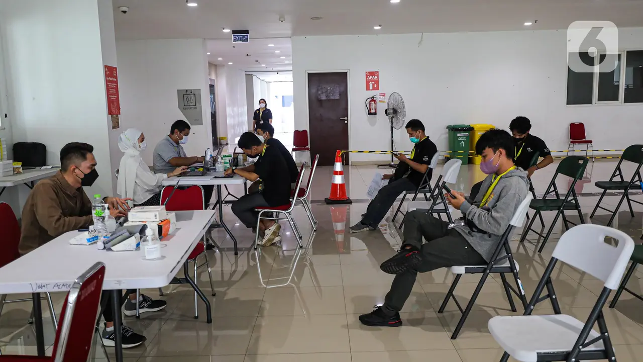 Vaksinasi Booster Keempat untuk Nakes
