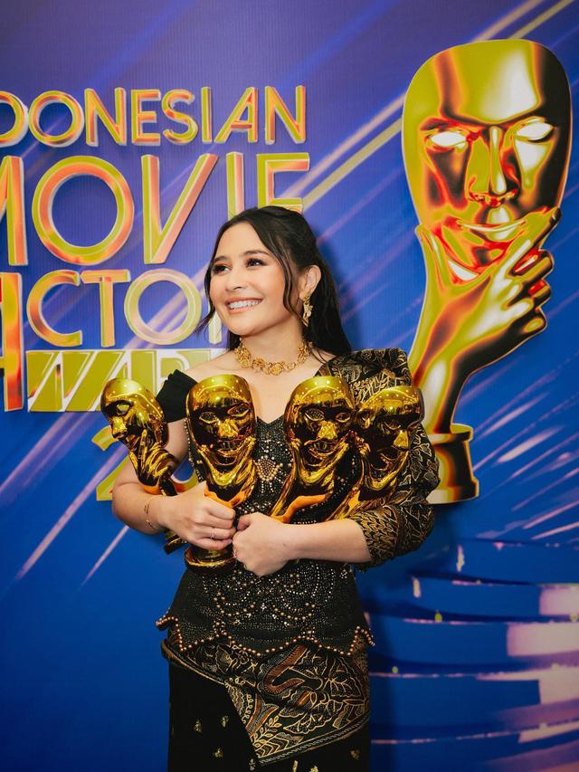 Sabet 4 Piala, Ini 7 Momen Prilly Latuconsina di IMA Awards 2023 yang Memukau