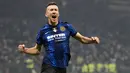 Pemain Inter Milan Ivan Perisic melakukan selebrasi usai mencetak gol ke gawang AC Milan pada pertandingan sepak bola Liga Italia di Stadion San Siro, Milan, Italia, 5 Februari 2022. AC Milan menang 2-1. (AP Photo/Antonio Calanni)