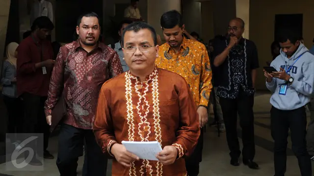 20151005-Sambangi Bareskrim, Denny Indrayana Ajukan Nama Saksi-Jakarta