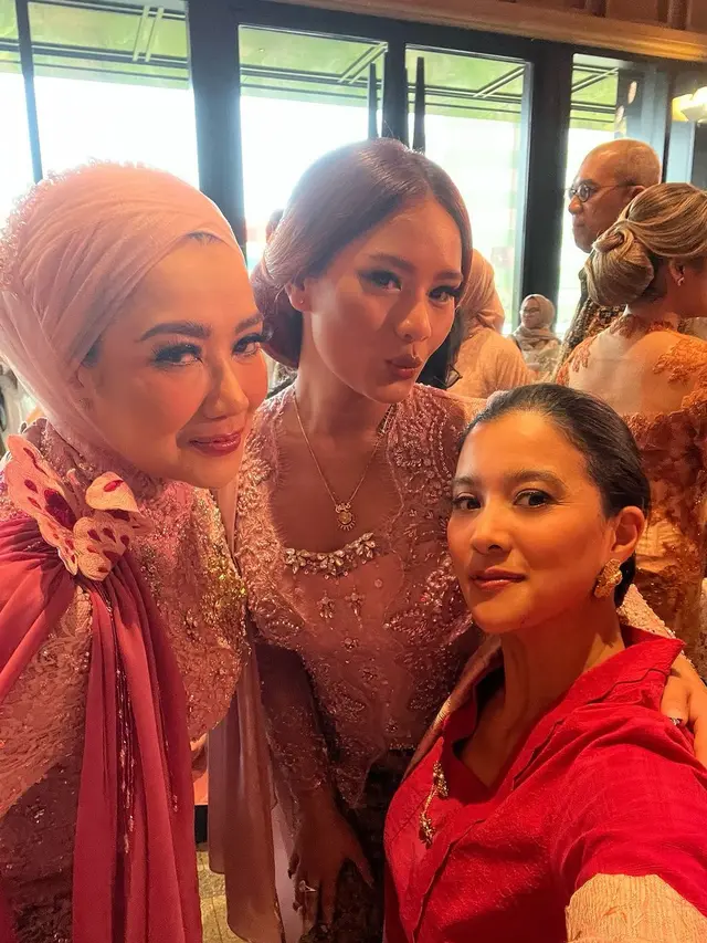 6 Potret Menawan Marcella Zalianty di Momen Pengajian dan Siraman Aaliyah Massaid