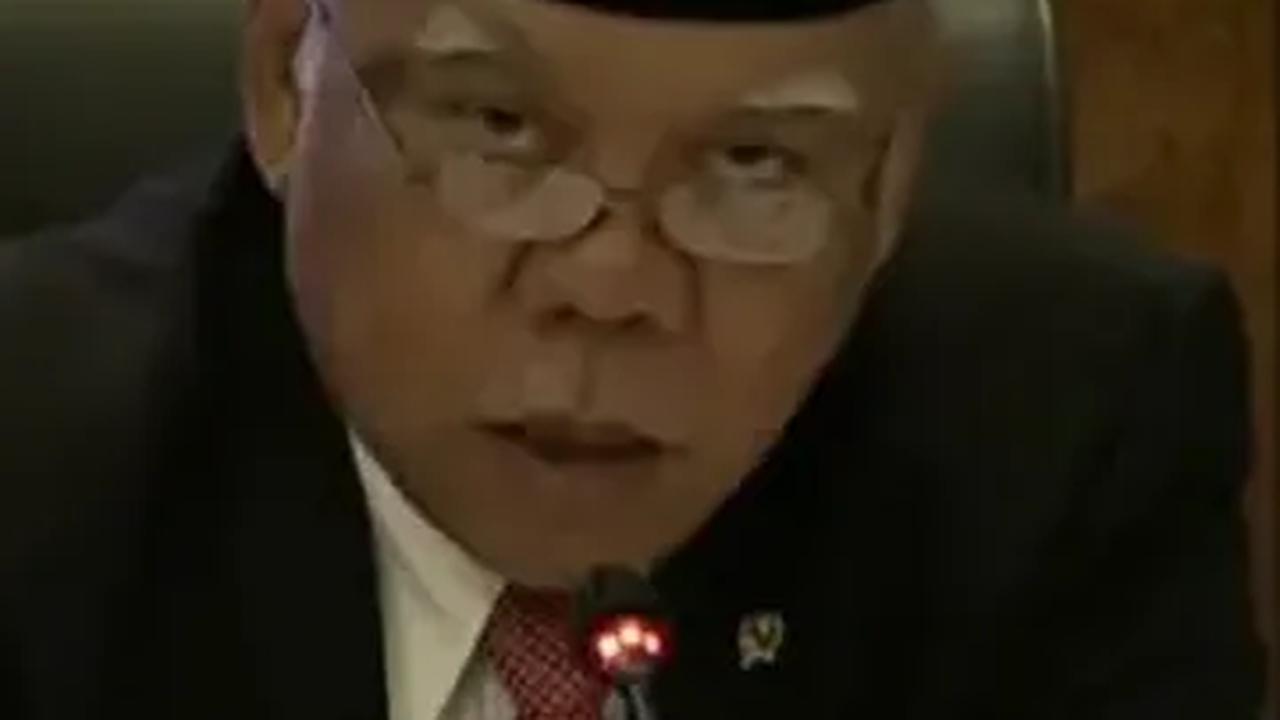 VIDEO: Ketahuan Lagi Keusilan Pak Bas Ikut-ikutan Peluk, Ridwan Kamil "Inget Teletubbies"