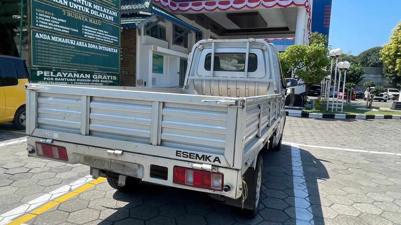 Majelis Hakim Cek Langsung Mobil Esemka saat Sidang Kasus Gugatan Wanprestasi Jokowi