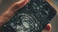 Ilustrasi smartphone basah, smartphone terendam banjir. Kredit: Vanderlei Longo via Pexels