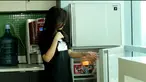 Kulkas bau anda akan berubah menjadi wangi menyegarkan dengan hanya lima detik saja.