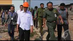 Gubernur DKI Jakarta Joko Widodo (Jokowi) blusukan ke Rusun di Kawasan Muara Baru, Jakarta Utara, Senin (4/8/2014) (Liputan6.com/Herman Zakharia)