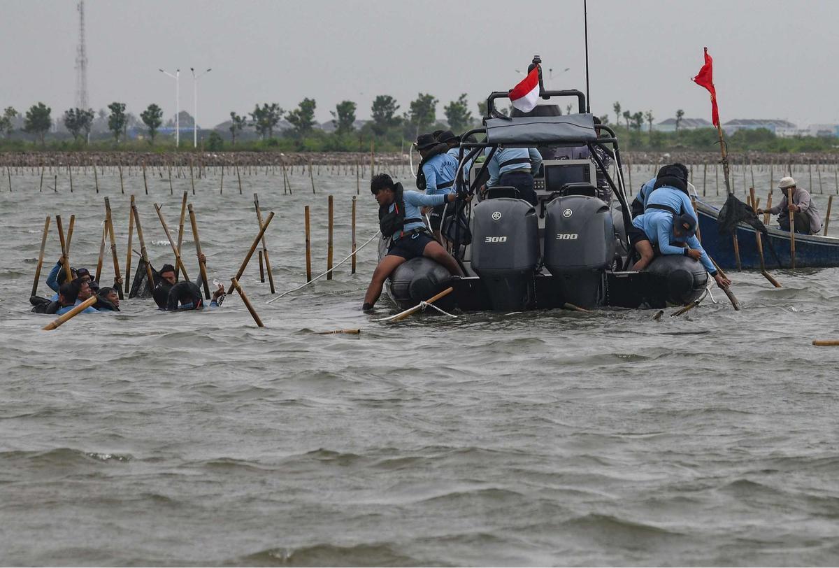 Aksi Ribuan Pasukan TNI AL dan Nelayan Bersatu Bongkar Pagar Laut Misterius di Tangerang