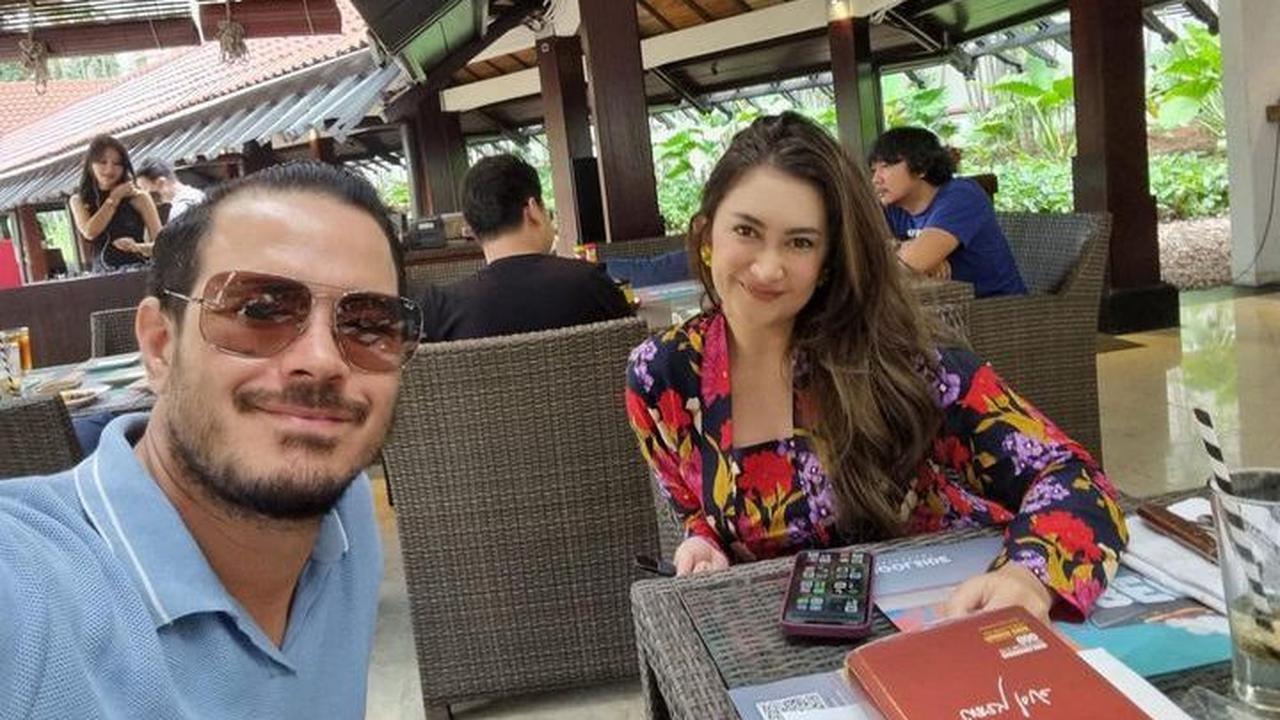 Unggahan Nafa Urbach langsung menuai banyak komentar dari netizen. Tak sedikit yang mendoakan keduanya rujuk.