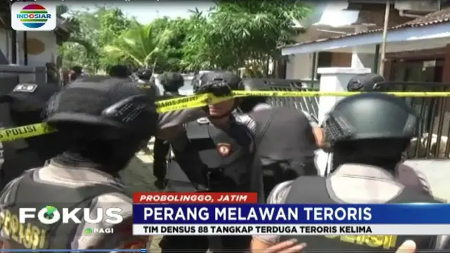 Seorang karyawan pabrik lem di Probolinggo ditangkap Tim Densus 88 karena diduga terkait dengan rangkaian ledakan bom  di Surabaya.