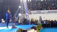 Ketua Umum Demokrat, Agus Harimurti Yudhoyono (AHY) saat berpidato di hadapan ribuan kader Demokrat se-Sulteng di Kota Palu, Senin (27/2/2023). (Foto: Heri Susanto/ Liputan6.com).