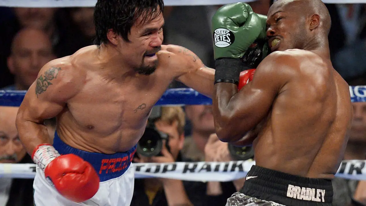 [FOTO] Manny Pacquiao Rebut Kembali Gelar Kelas Walter dari Bradley