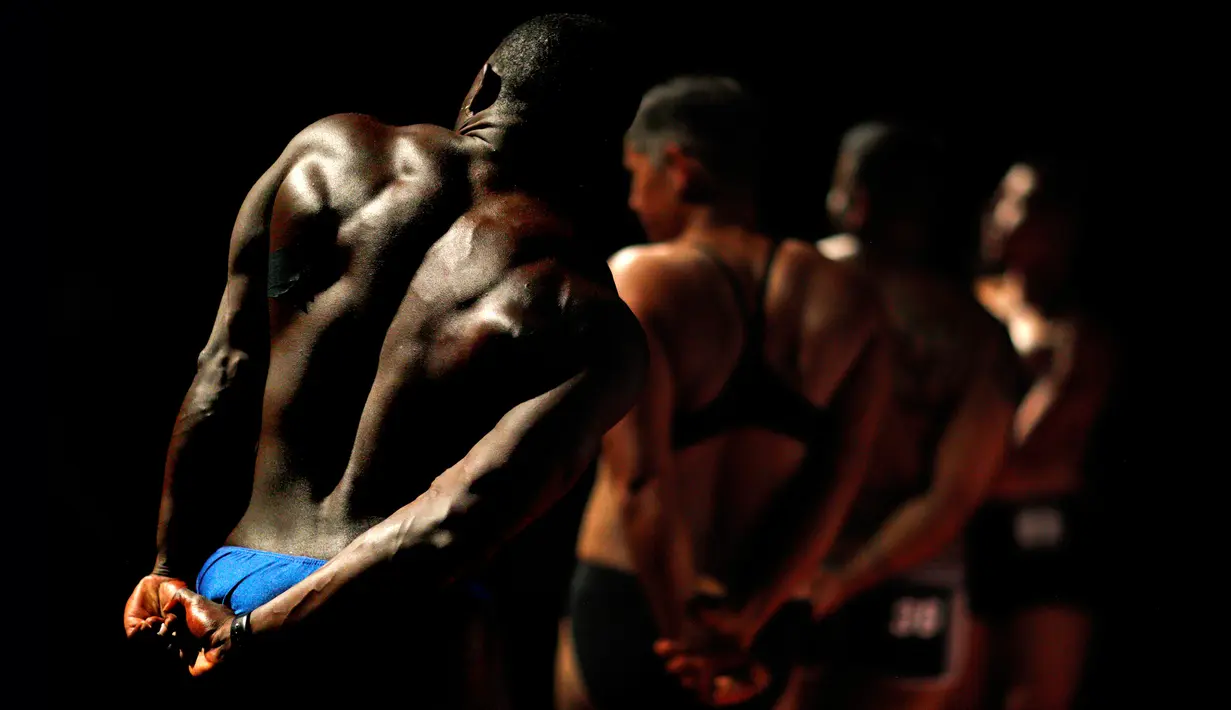 Wes Phills, dari Brooklyn, berkompetisi dalam kompetisi International Association of Trans Bodybuilders di Atlanta, 6 Oktober 2018. Kompetisi, di tahun kelima, ini telah menarik pesaing dari seluruh negara dan satu dari Rusia. (AP/David Goldman)