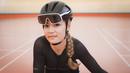 Pebalap sepeda putri Indonesia, Ayustina Delia Priatna berpose di depan fotografer setelah berlatih untuk ajang UCI Track Nations Cup 2023 di Jakarta International Velodrome, Rawamangun, Jakarta, Kamis (16/02/2023). (Bola.com/Bagaskara Lazuardi)