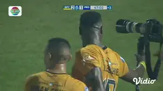 Berita video momen selebrasi unik striker Bhayangkara FC, Ezechiel N'Douassel, di BRI Liga 1 2021/2022.