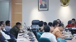 Haji Lulung (kiri) tampak menghadiri rapat panitia hak angket DPRD DKI Jakarta, Rabu (25/3/2015). (Liputan6.com/Johan Tallo)