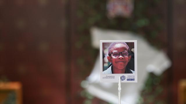 Brand kecantikan dan seniman cegah angga kebutaan