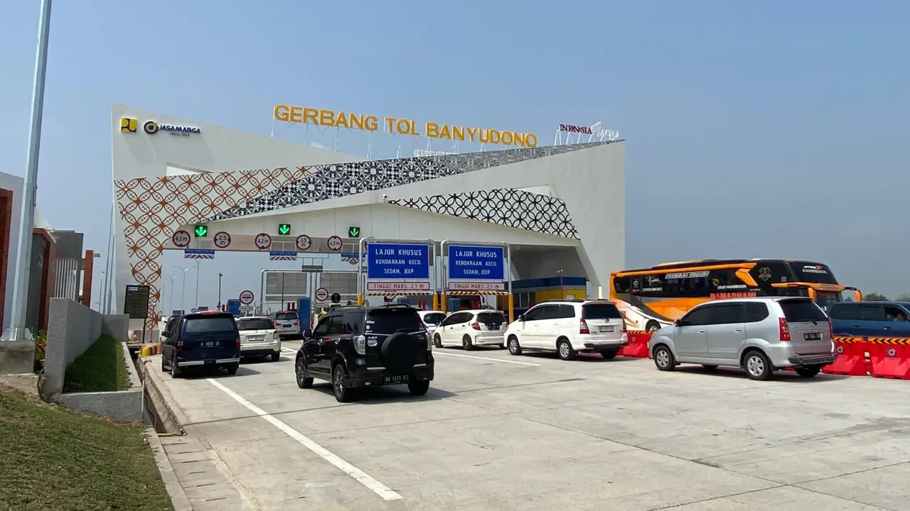 Akses masuk Jalan Tol Jogja-Solo dari jalan nasional dapat diakses melalui akses GT Banyudono.
